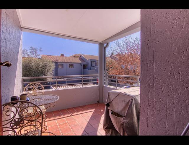 3 BEDROOM APARTMENT SOLD IN BRYANSTON
